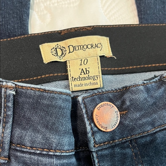 Democracy Jeans - Picture 3 of 5